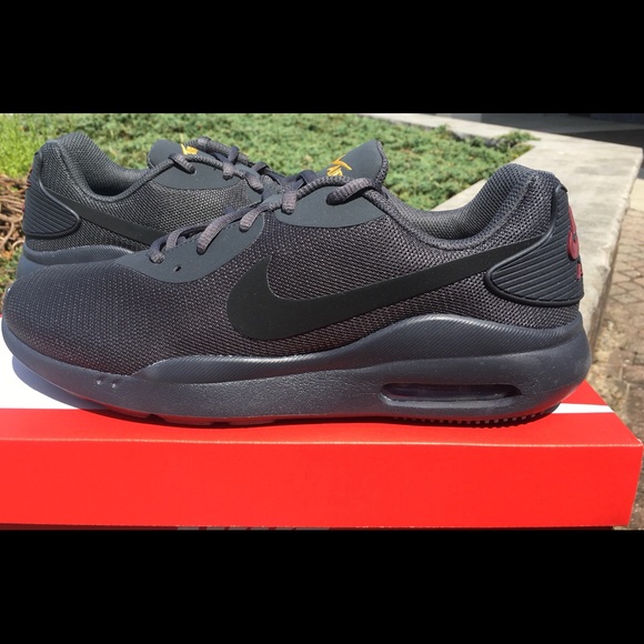 Nike Air Max Oketo running sneaker - Picture 2 of 4